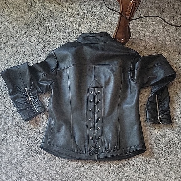 Woman's black leather jacket - Picture 2 of 6